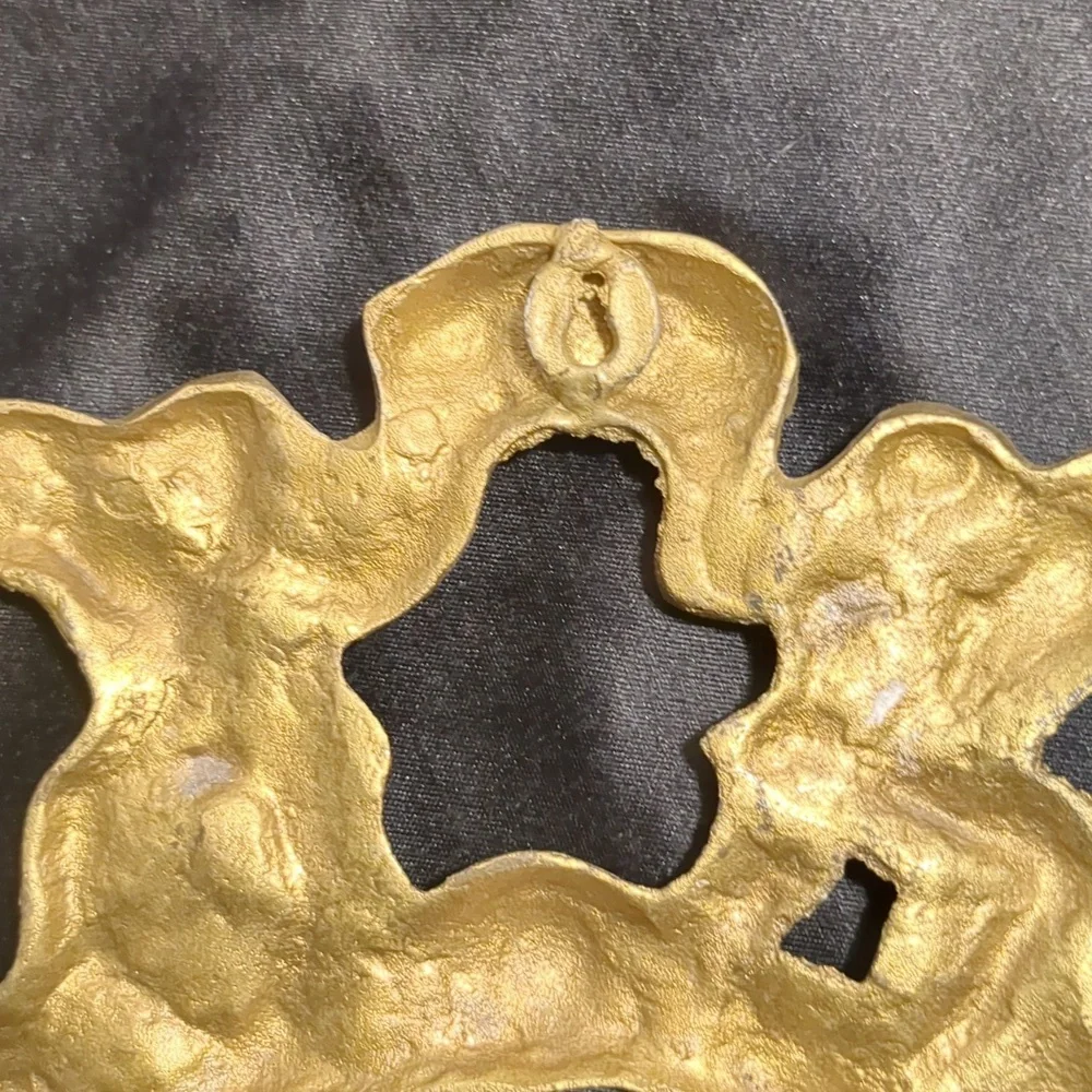 BRASS Wall decor-door or painting topper.  Ribbon & bow design. LG 18 x 4 1/2". - Picture 7 of 7